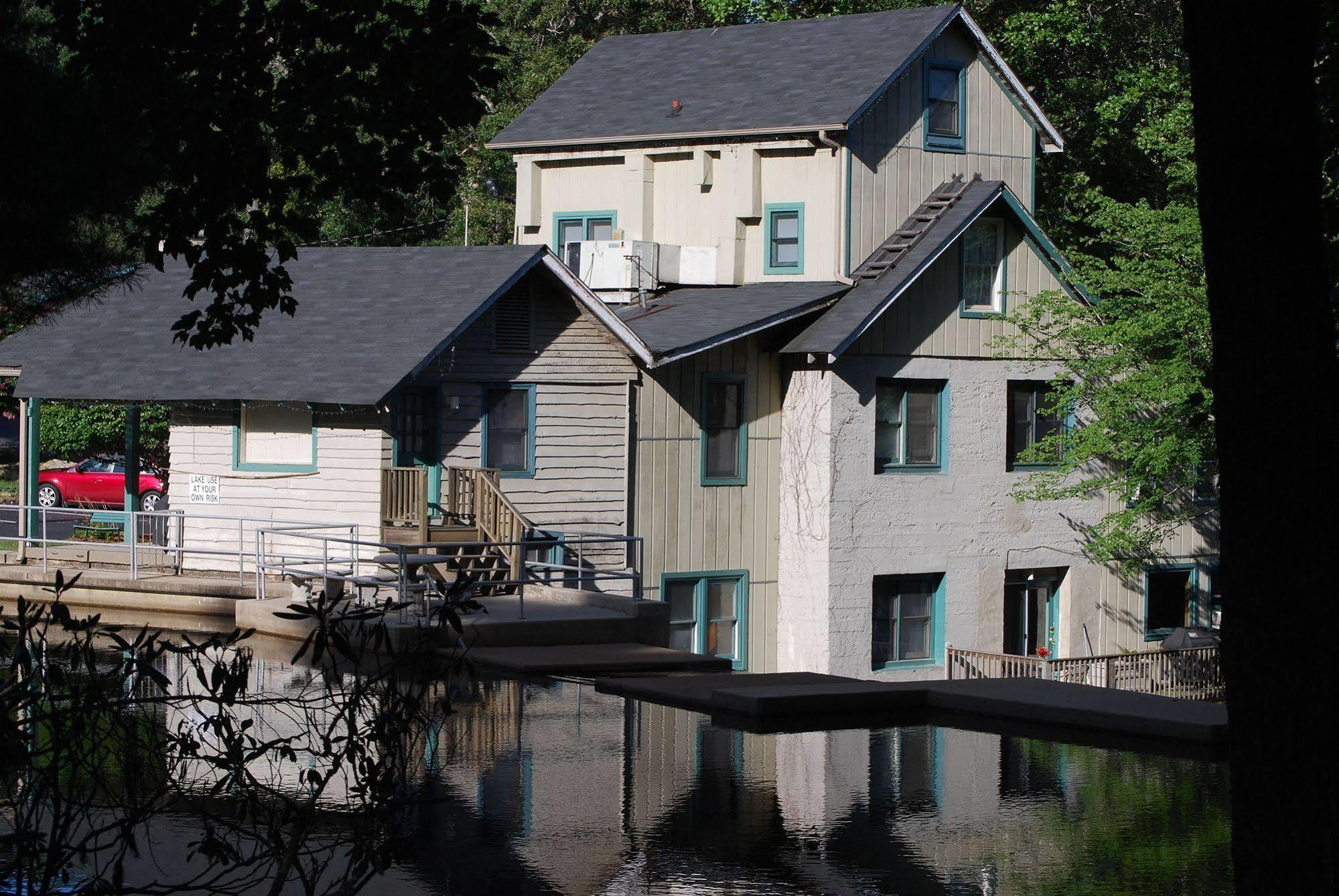 Mill House Lodge フラット・ロック エクステリア 写真